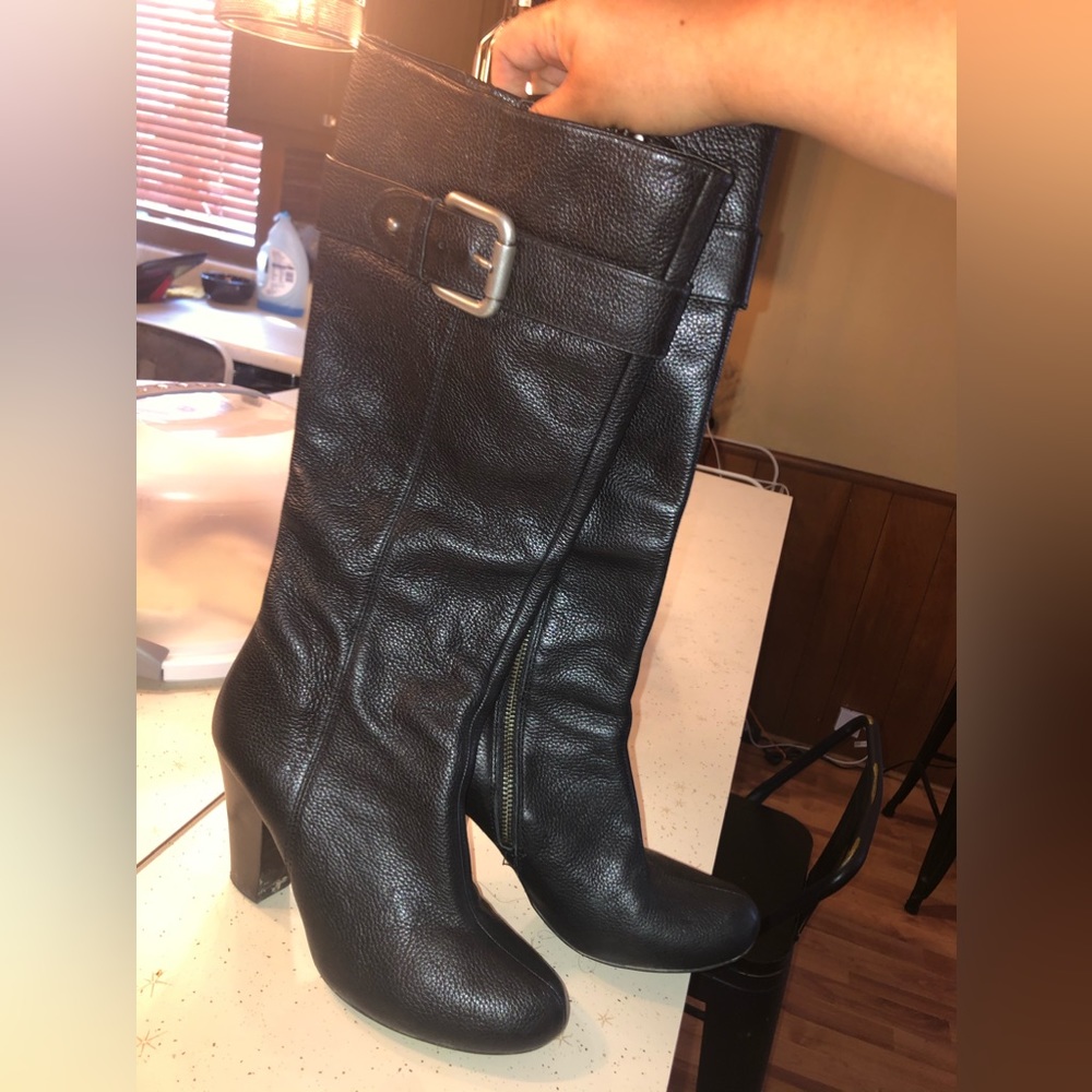nice boots! black boots! very confortable